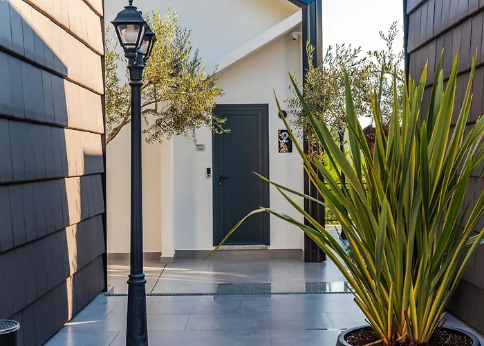 Villa Muraga By Pikhost Tirana